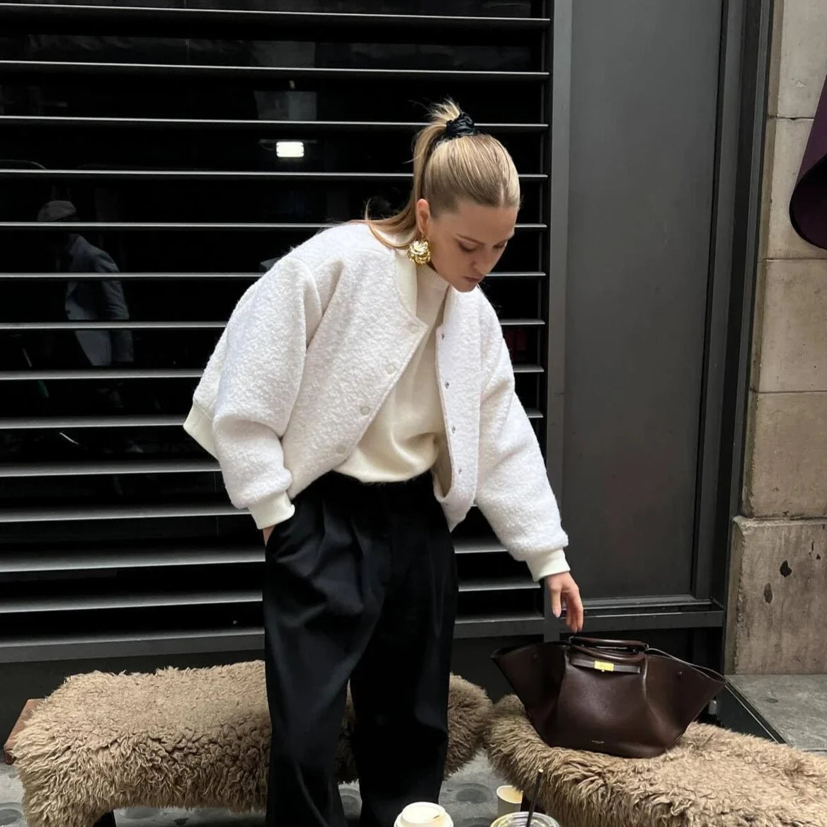 Blouson aviateur d'automne avec poche, manteau en laine d'agneau blanche pour femme, style décontracté et chic, idéal pour le bureau, collection 2025.